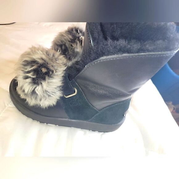 UGG Isley Weatherproof Leather Boots Pom Pom Size 6.5, black.  - Picture 3 of 5